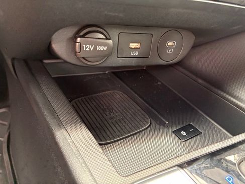 Used 2025 Hyundai Elantra Limited FWD image 35