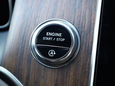 Used 2025 Mercedes-Benz GLC 300 4MATIC image 18