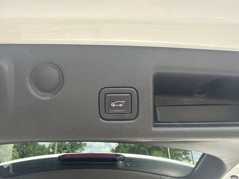 Used 2024 Chevrolet Equinox LT FWD image 9
