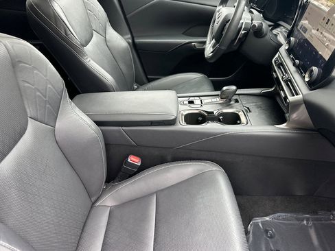 Certified 2025 Lexus RX 350 w/ Convenience Package image 30