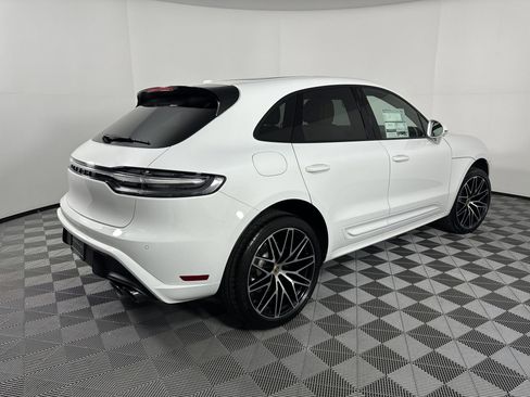 Certified 2025 Porsche Macan image 7