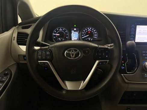 Used 2020 Toyota Sienna LE FWD image 18