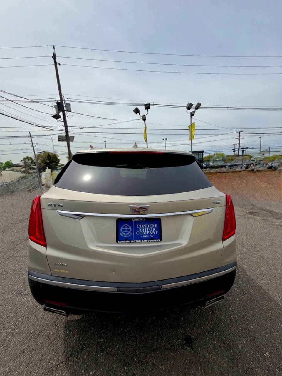 Used 2017 Cadillac XT5 Luxury w/ LPO, Wheel Lock Package AWD/4WD image 9