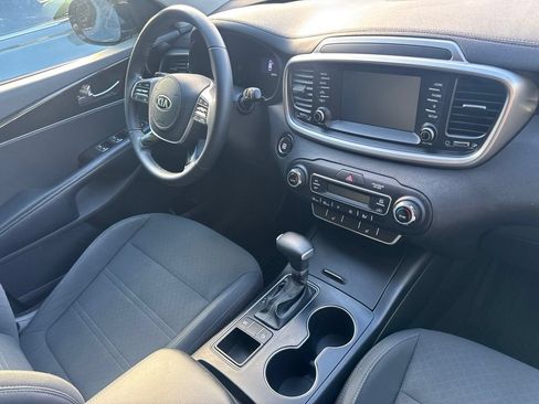 Used 2020 Kia Sorento S FWD image 5