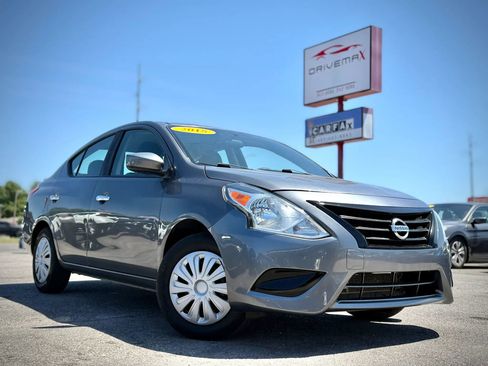 Used 2018 Nissan Versa SV FWD image 1