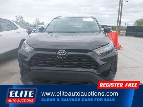Used 2021 Toyota RAV4 LE AWD/4WD image 23