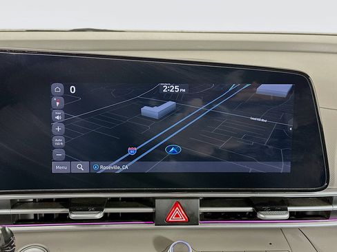 Used 2025 Hyundai Elantra SEL image 21