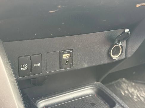 Used 2018 Toyota RAV4 LE w/ All Weather Liner Package FWD image 8