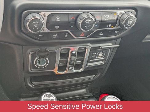 Used 2023 Jeep Gladiator Sport AWD/4WD image 19