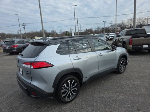 Certified 2024 Toyota Corolla Cross SE image 5