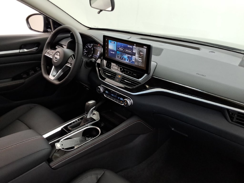 Used 2025 Nissan Altima 2.5 SR w/ SR Premium Package FWD image 23