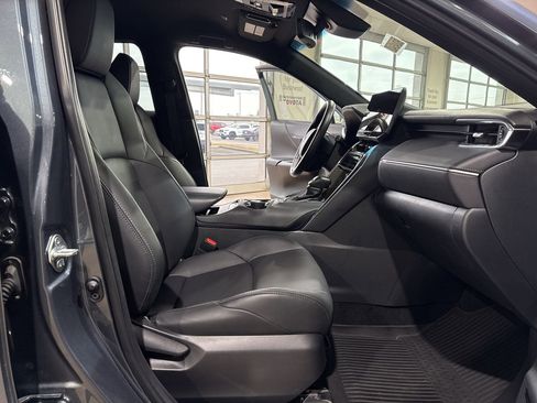 Certified 2024 Toyota Venza LE image 25