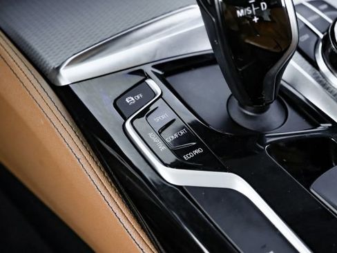 Used 2018 BMW M550i xDrive image 33