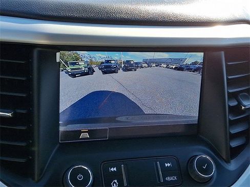 Used 2023 GMC Acadia SLE w/ Driver Convenience Package image 18