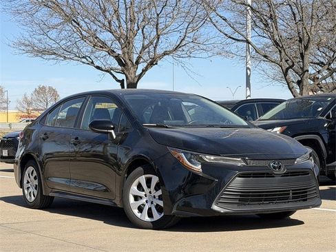 Certified 2025 Toyota Corolla LE image 2