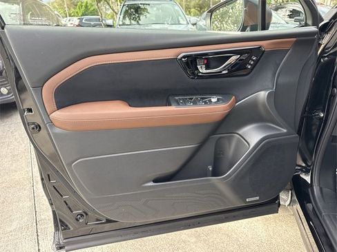 Used 2025 Subaru Forester Touring image 13