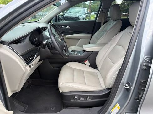 Used 2023 Cadillac XT4 Premium Luxury FWD image 18