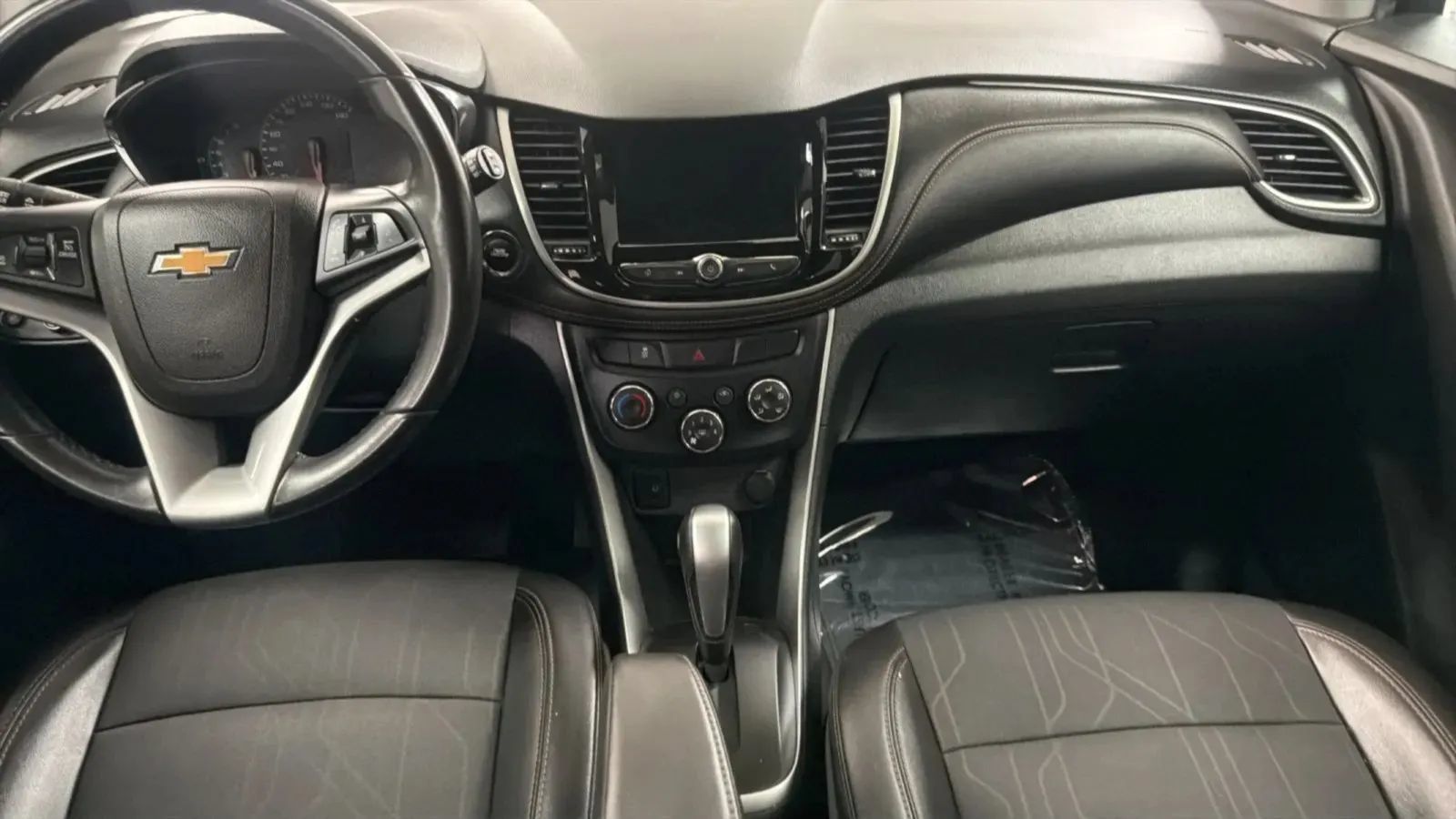 Used 2018 Chevrolet Trax LT w/ LT Convenience Package FWD image 16