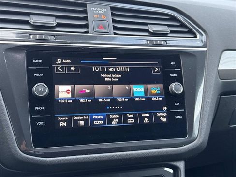 Certified 2022 Volkswagen Tiguan SE image 24
