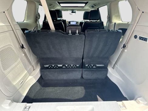 Used 2022 Chrysler Pacifica Limited w/ Uconnect Theater Family Group AWD/4WD image 29