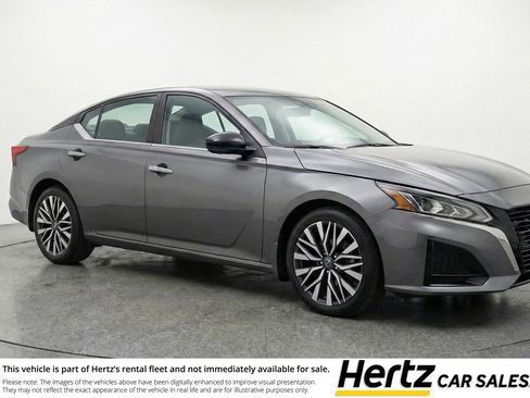 Used 2025 Nissan Altima 2.5 SV image 1