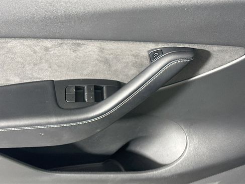 Used 2022 Tesla Model Y Performance image 15