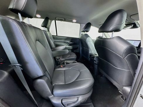 Used 2025 Toyota Grand Highlander FWD image 27