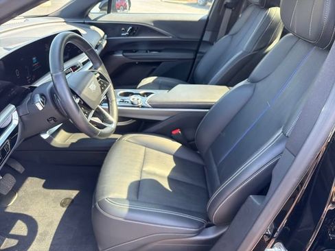 Certified 2025 Cadillac Lyriq Sport AWD/4WD image 9
