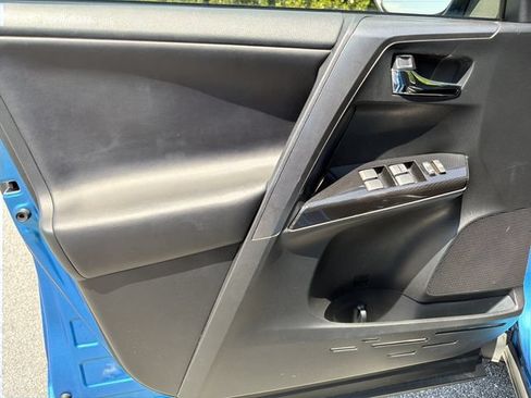 Used 2018 Toyota RAV4 SE w/ Advanced Technology Package FWD image 12