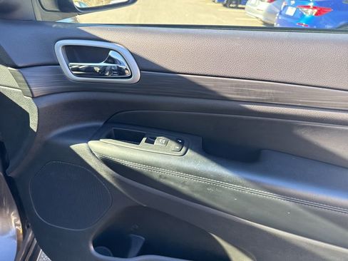 Used 2021 Jeep Grand Cherokee Laredo X image 19