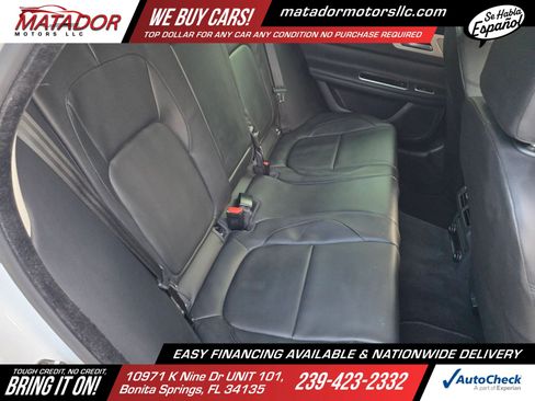 Used 2017 Jaguar XF Premium RWD image 19