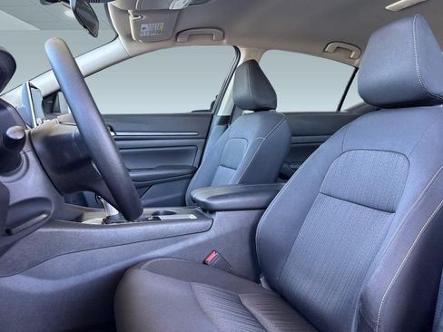 Used 2025 Nissan Altima 2.5 SV FWD image 5