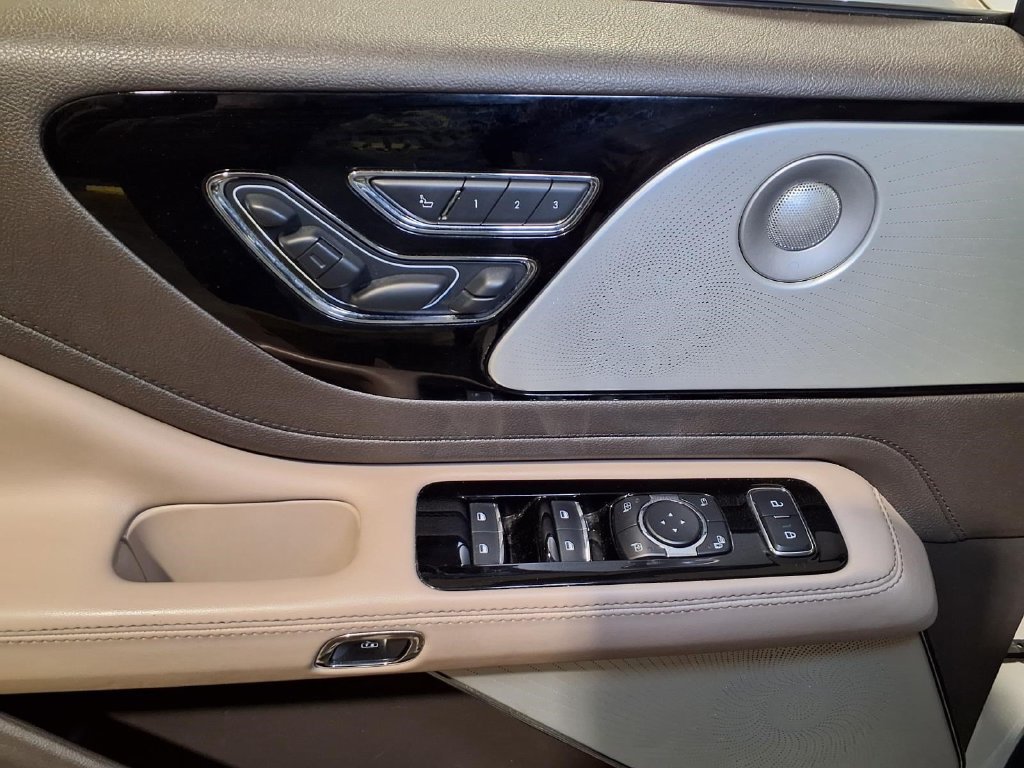 Used 2022 Lincoln Aviator Reserve w/ Equipment Group 201A RWD image 19