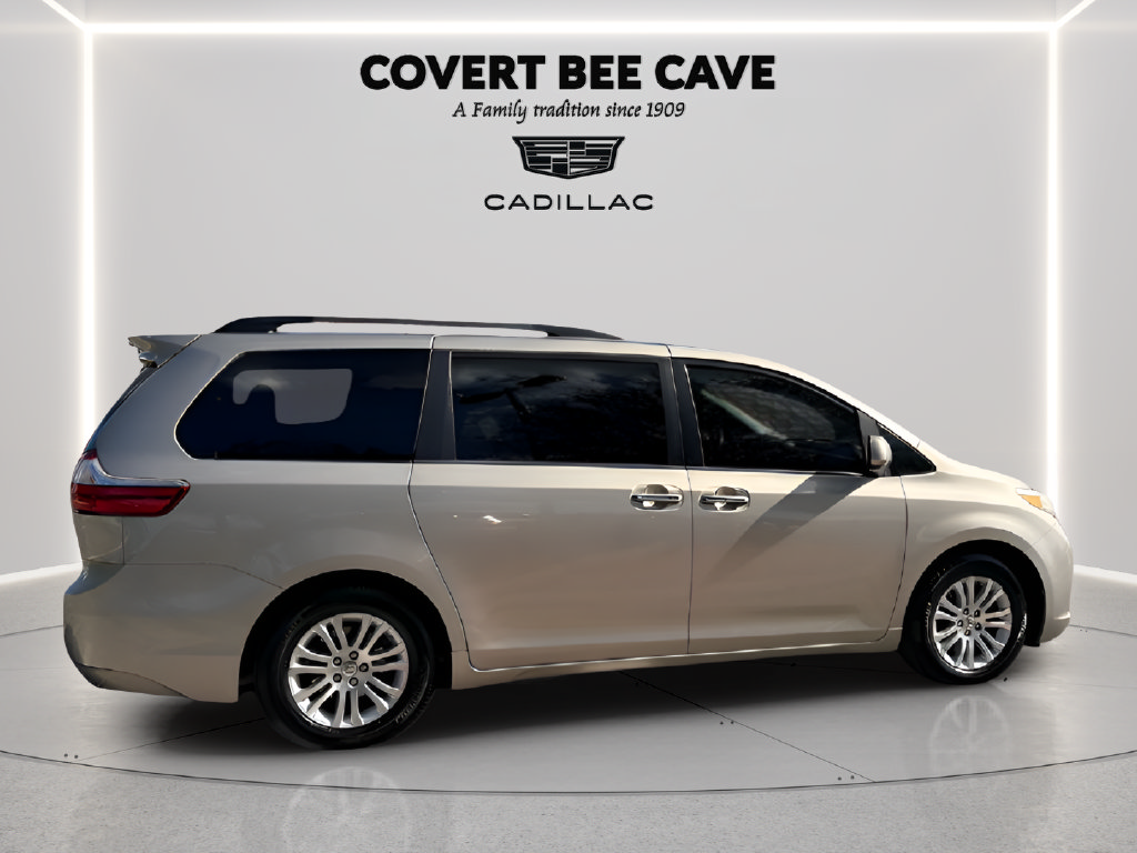 Used 2017 Toyota Sienna XLE w/ XLE Navigation Package FWD image 10
