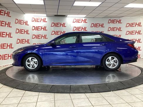 Used 2021 Hyundai Elantra SE FWD image 4