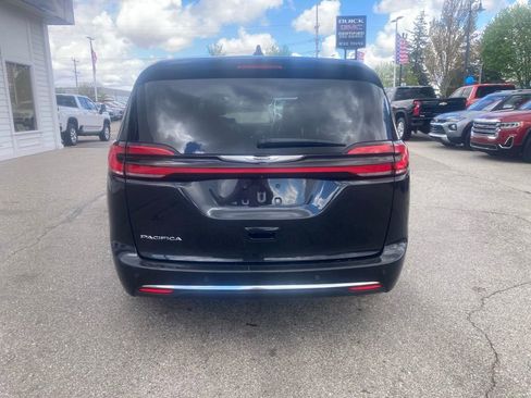 Used 2023 Chrysler Pacifica Touring-L FWD image 6