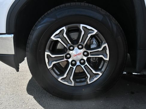 Used 2024 GMC Sierra 1500 SLT image 12