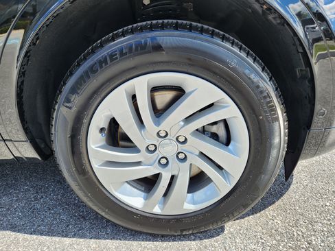 Certified 2025 Land Rover Discovery Sport S image 6