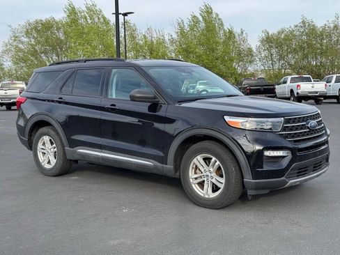 Used 2021 Ford Explorer XLT w/ Equipment Group 202A AWD/4WD image 10