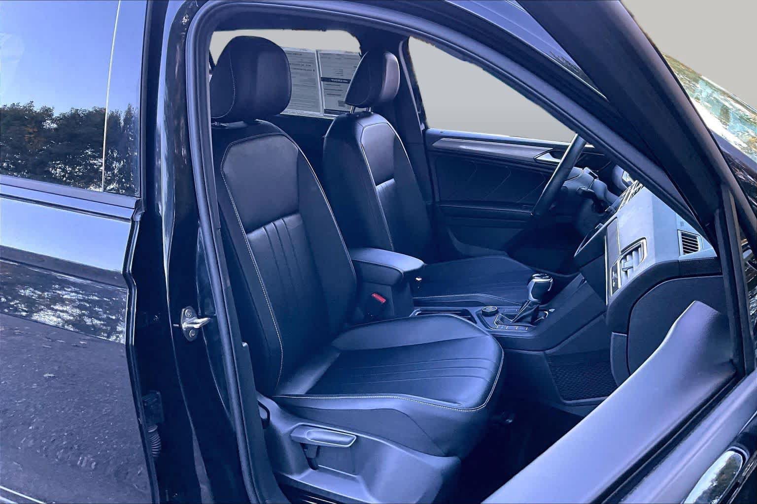 Used 2024 Volkswagen Tiguan SE R-Line AWD/4WD image 8