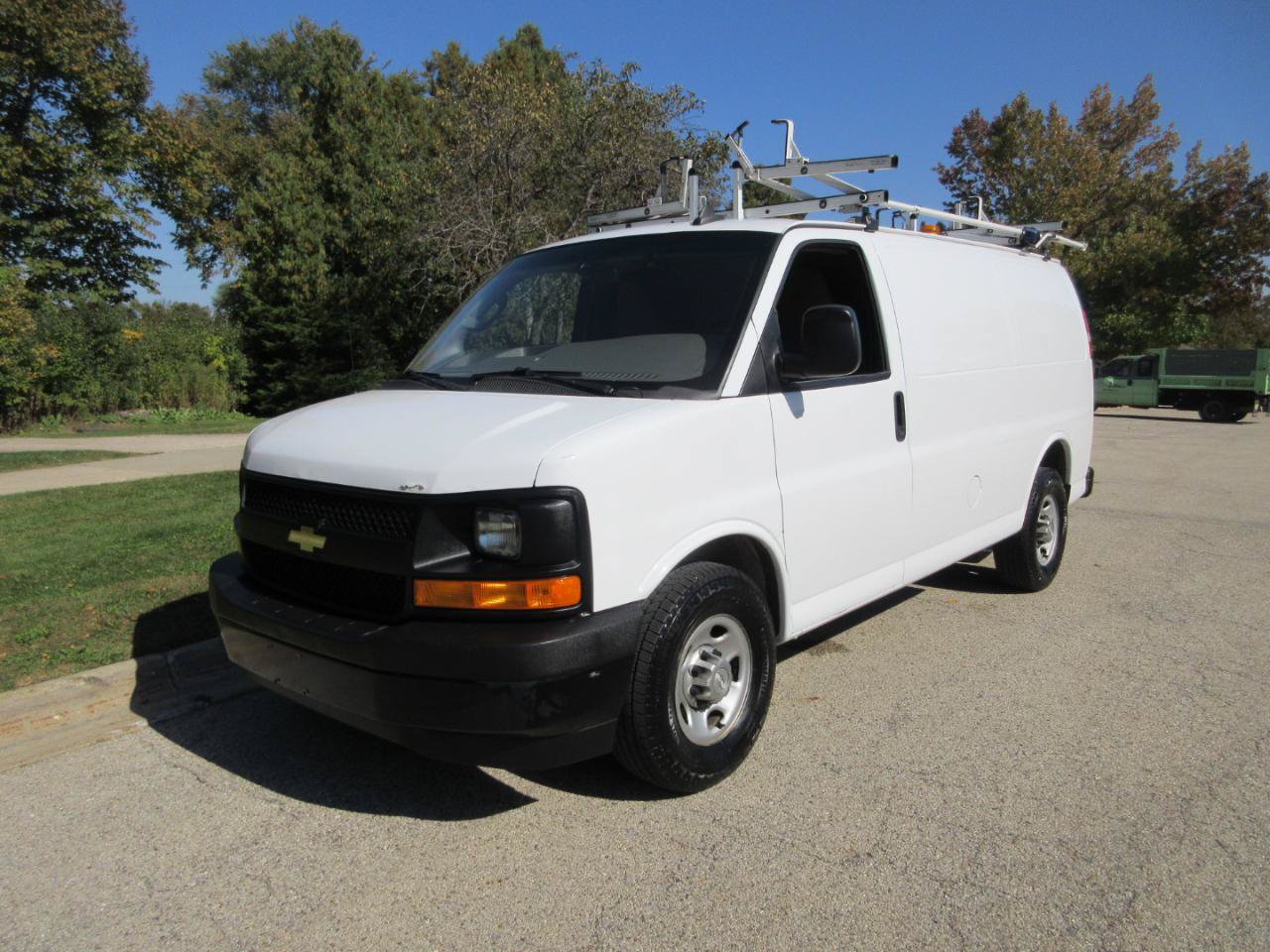 Used 2017 Chevrolet Express 2500 RWD image 39
