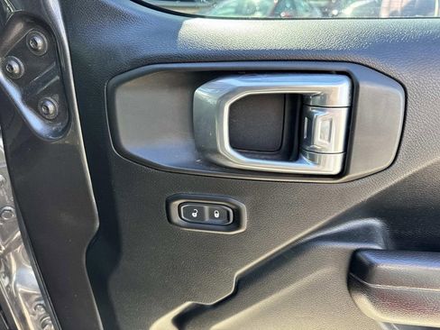 Used 2021 Jeep Gladiator Sport image 14