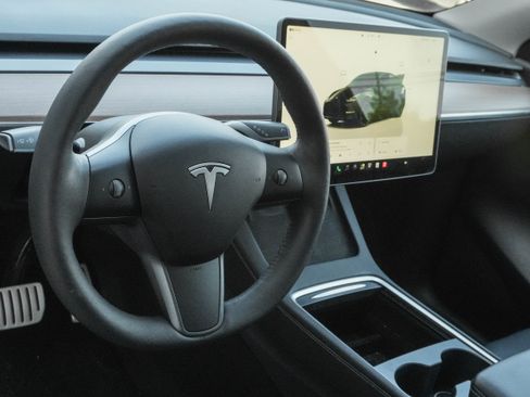 Used 2022 Tesla Model Y Performance AWD/4WD image 9