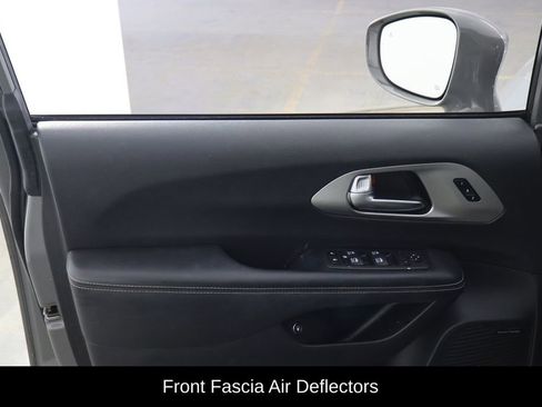 Used 2022 Chrysler Pacifica Limited w/ Uconnect Theater Family Group FWD image 14