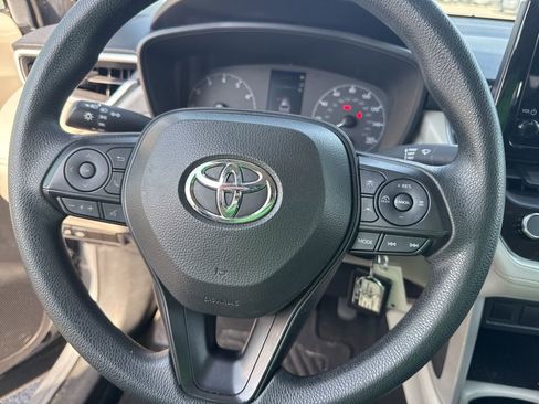 Used 2024 Toyota Corolla Cross L image 16