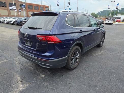 Used 2022 Volkswagen Tiguan SE w/ Panoramic Sunroof Package AWD/4WD image 7