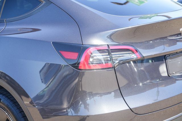 Used 2024 Tesla Model Y Long Range AWD/4WD image 13