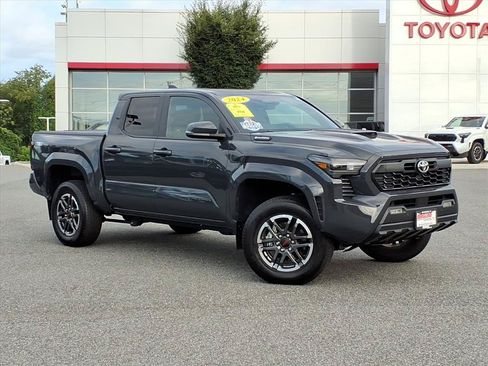 Used 2024 Toyota Tacoma TRD Sport w/ TRD Sport Upgrade Package AWD/4WD image 2