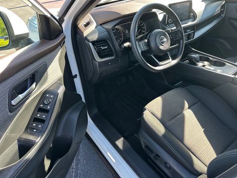 Used 2023 Nissan Rogue SV FWD image 6