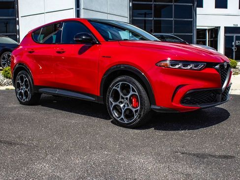 Used 2024 Alfa Romeo Tonale Veloce AWD/4WD image 3